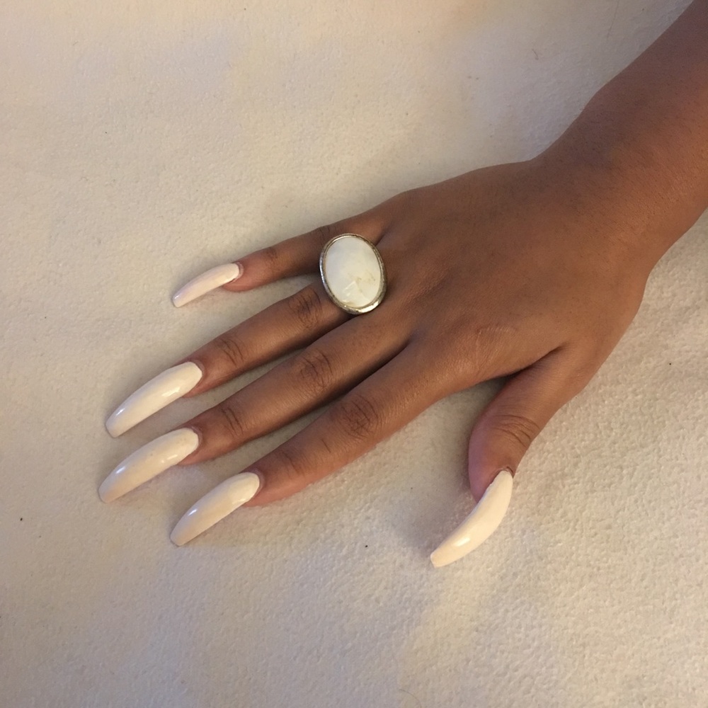 White Jade ring - Picture 3 of 3